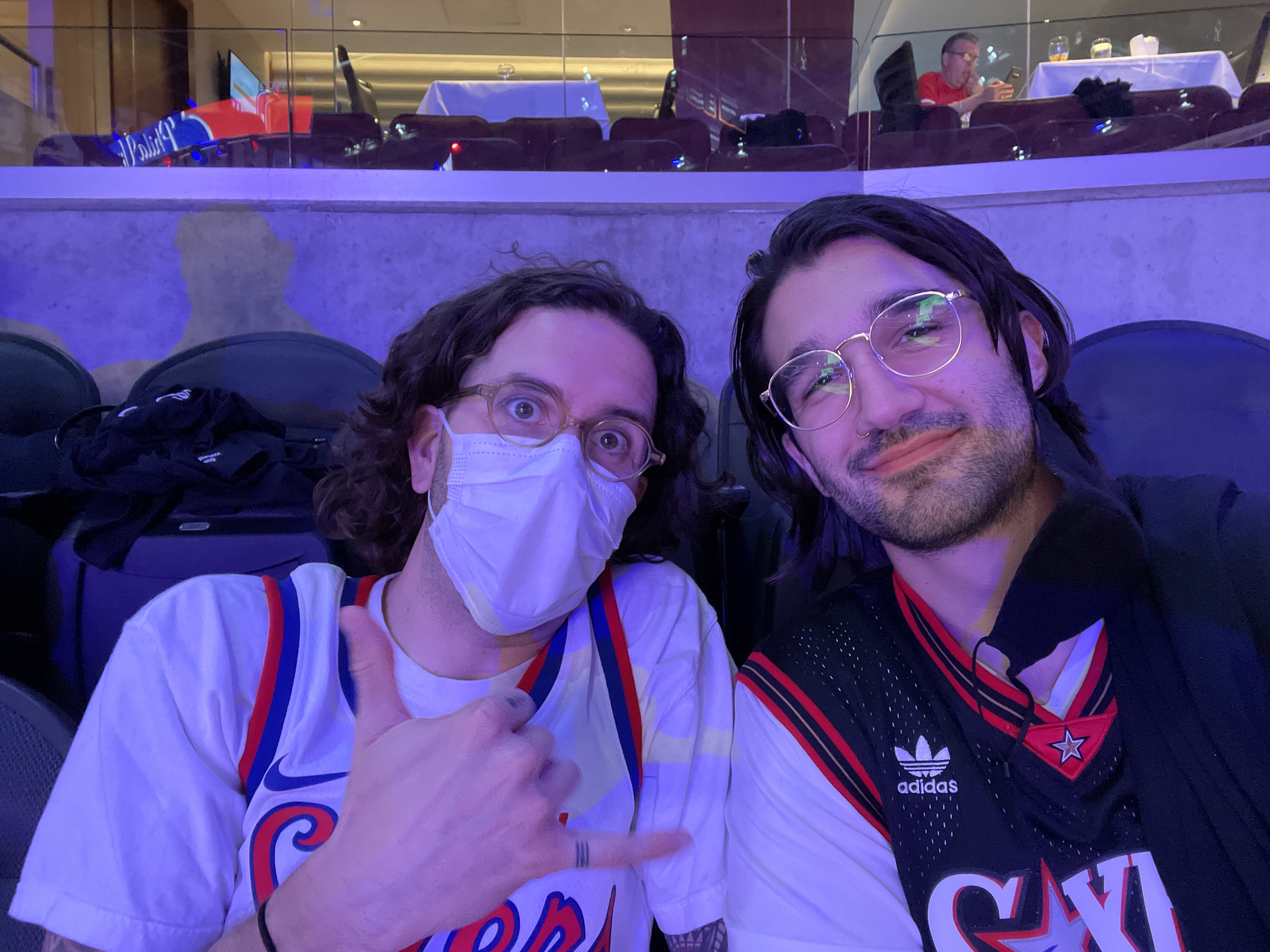 Joe and Taylor at the 76ers game